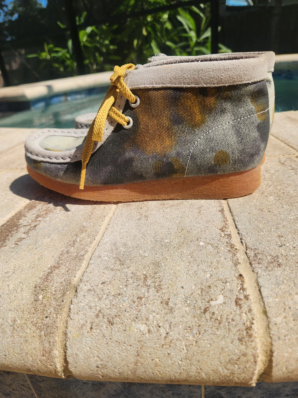 Clarks Wallabee Boot Kids Youth 1.5W Tie Dye Gray Yellow Lace Up